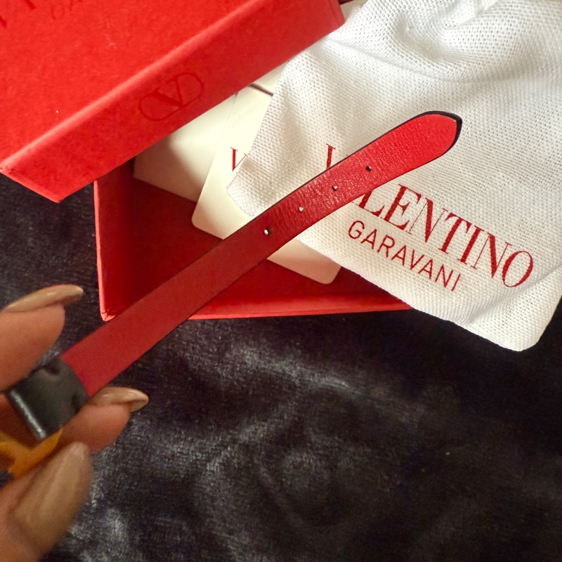 近全新 Valentino 皮手環 經典黑紅 蔡依林-3