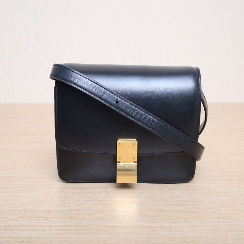 CELINE ClassicBox小號黑色牛皮金扣肩背包-1
