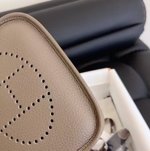 【全新品】Hermes愛馬仕大象灰mini evelyne16伊芙琳單肩斜挎包Z刻-8