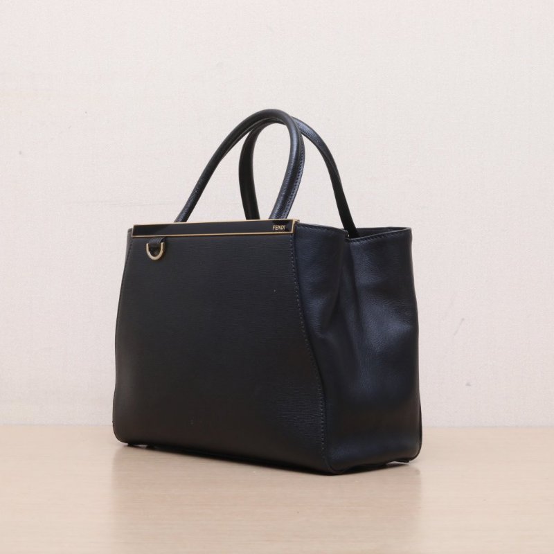 FENDI PETITE2JOURS小號黑色牛皮金扣肩背包-4