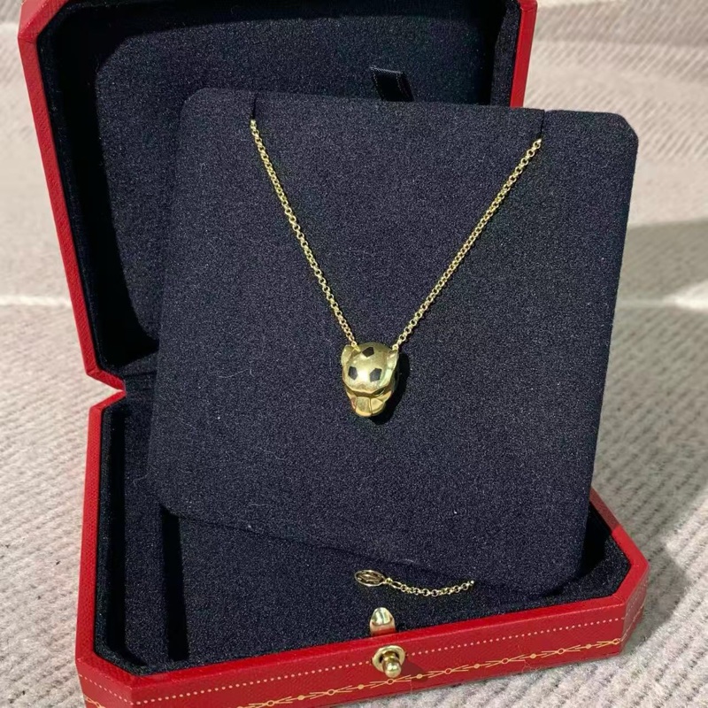 Cartier卡地亞 PANTHERE獵豹項鍊,18K黃金,鑲嵌2顆沙弗萊石榴石,寓意招財納福,2022購入-2