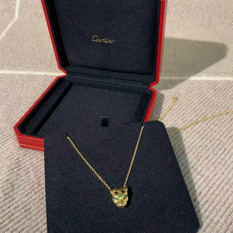 Cartier卡地亞 PANTHERE獵豹項鍊,18K黃金,鑲嵌2顆沙弗萊石榴石,寓意招財納福,2022購入-3