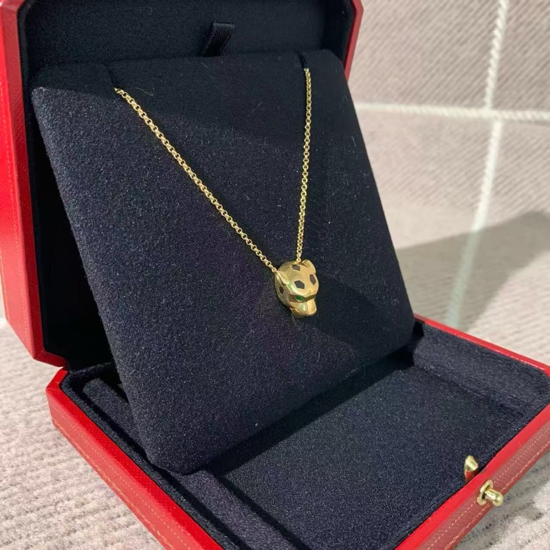 Cartier卡地亞 PANTHERE獵豹項鍊,18K黃金,鑲嵌2顆沙弗萊石榴石,寓意招財納福,2022購入-4