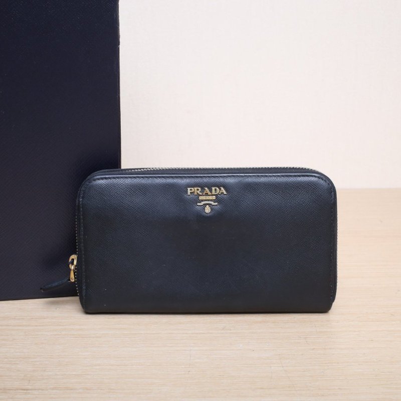 PRADA 黑色牛皮長款拉鏈錢包肩背包-0