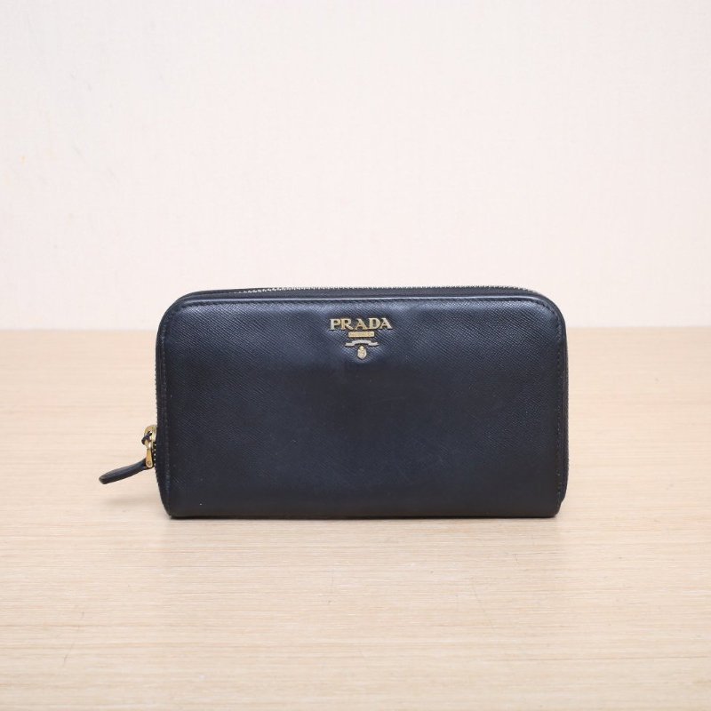 PRADA 黑色牛皮長款拉鏈錢包肩背包-1