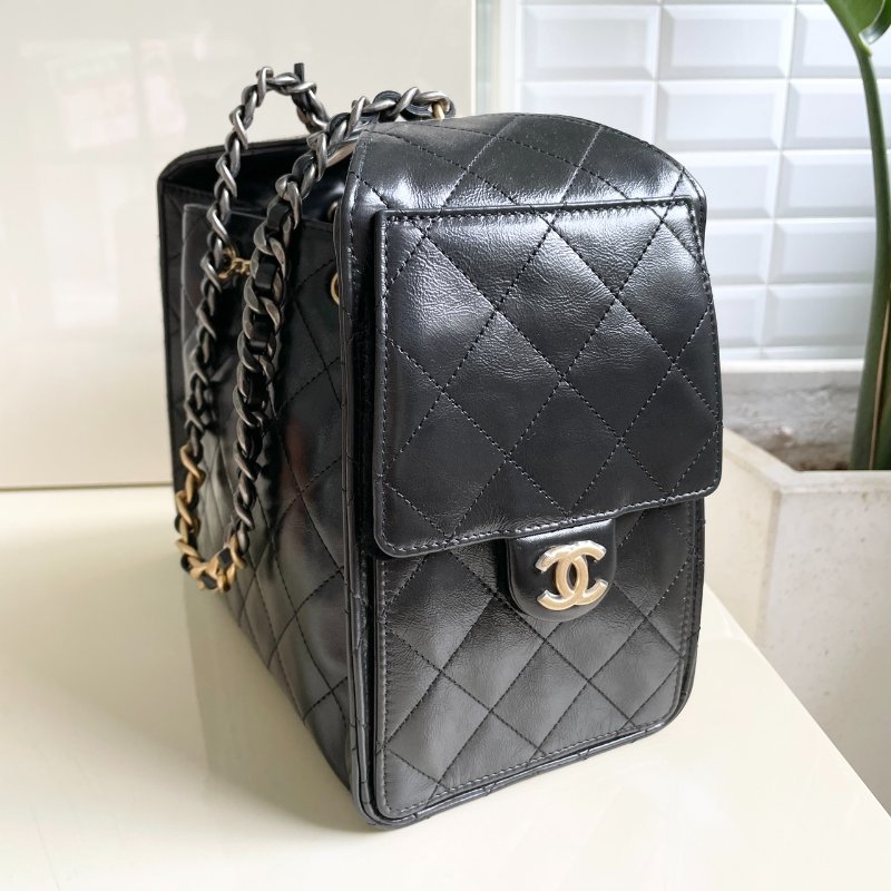 全新 CHANEL 25 bag 黑金 油蠟皮 鴛鴦釦 小號-1