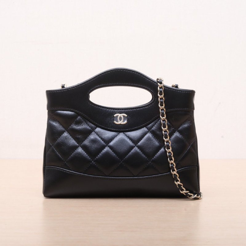 CHANEL 31BagNano橫版20.5黑色羊皮鐳射標淺金扣肩背包-1