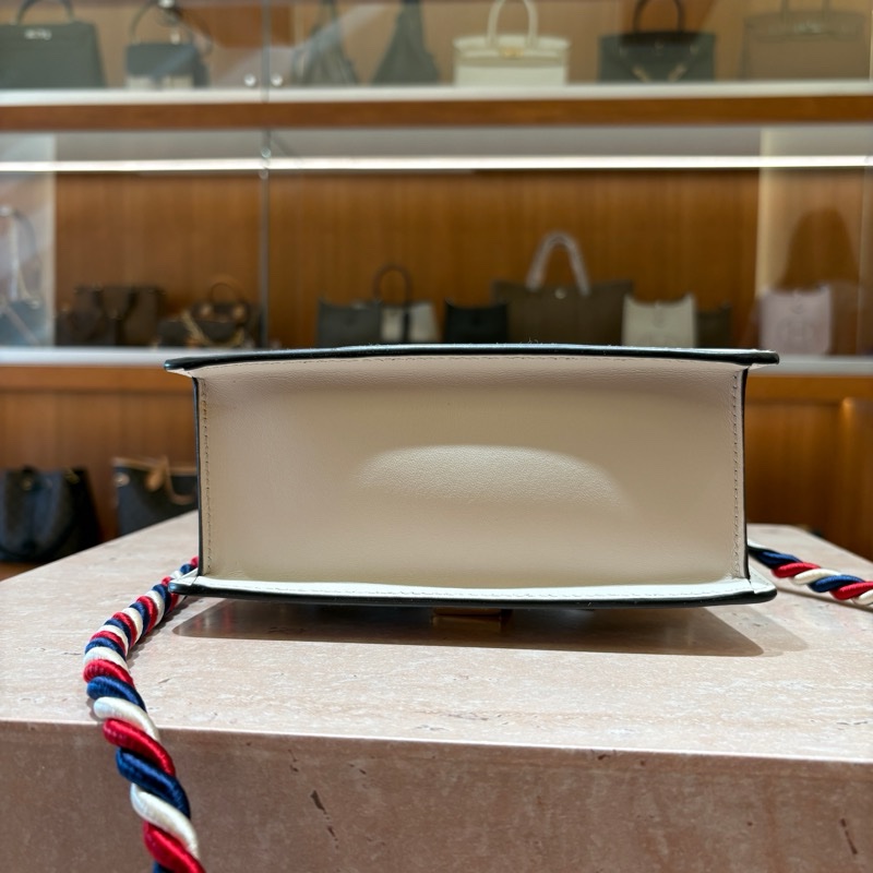 【典雅女神,時尚必備】Gucci Sylvie 白色鏈條肩背包|經典紅藍織帶設計|珍稀真皮包|台中市北區現貨-2