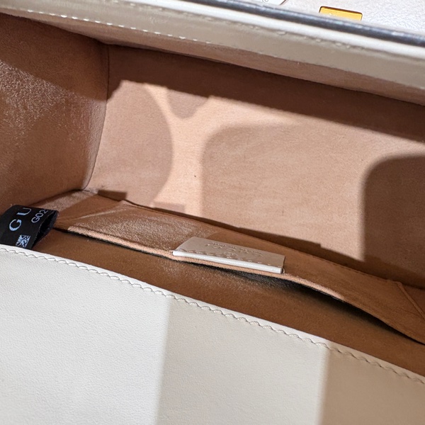 【典雅女神,時尚必備】Gucci Sylvie 白色鏈條肩背包|經典紅藍織帶設計|珍稀真皮包|台中市北區現貨-8