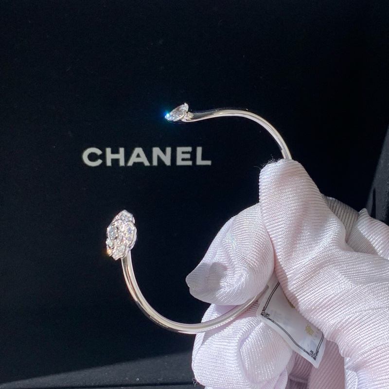 Chanel香奈兒Camelia系列白金滿鑽山茶花開口手鐲Xs 碼,合適15~16手腕,鑲嵌一顆40分水滴鑽,2025購入-5