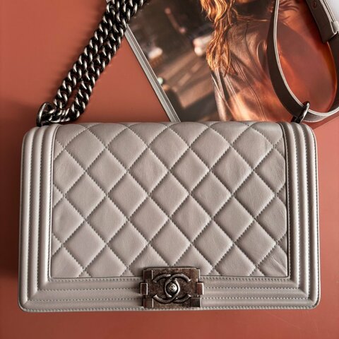 ::CHANEL:: BOY 28 限量款灰色菱格羊皮金釦 金鍊肩背斜背包