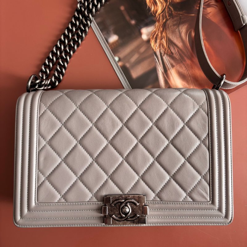::CHANEL:: BOY 28 限量款灰色菱格羊皮金釦 金鍊肩背斜背包-0