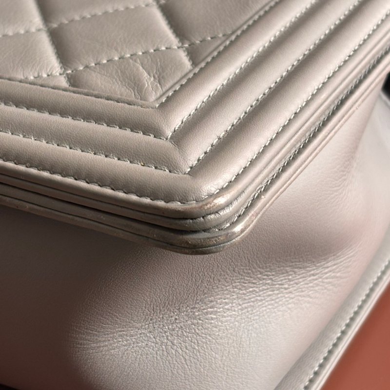 ::CHANEL:: BOY 28 限量款灰色菱格羊皮金釦 金鍊肩背斜背包-7