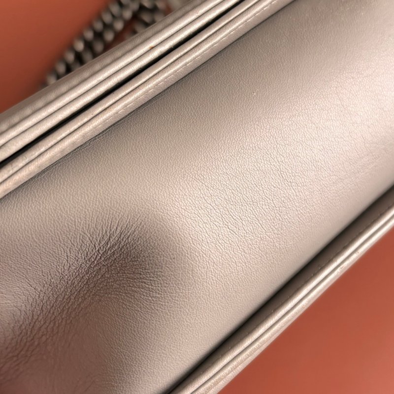 ::CHANEL:: BOY 28 限量款灰色菱格羊皮金釦 金鍊肩背斜背包-11