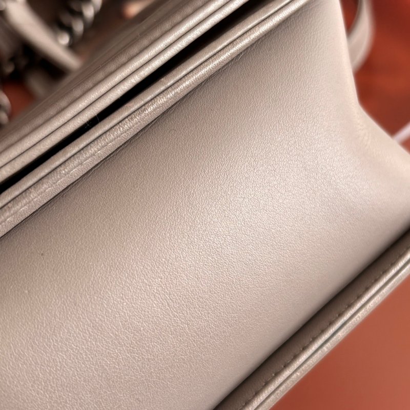 ::CHANEL:: BOY 28 限量款灰色菱格羊皮金釦 金鍊肩背斜背包-12