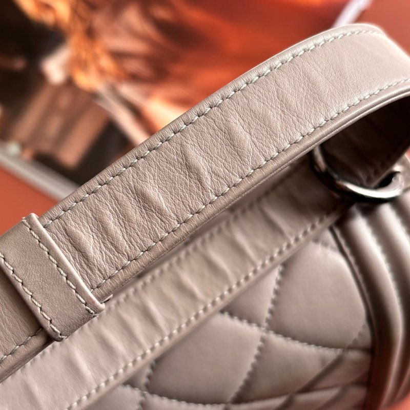 ::CHANEL:: BOY 28 限量款灰色菱格羊皮金釦 金鍊肩背斜背包-14