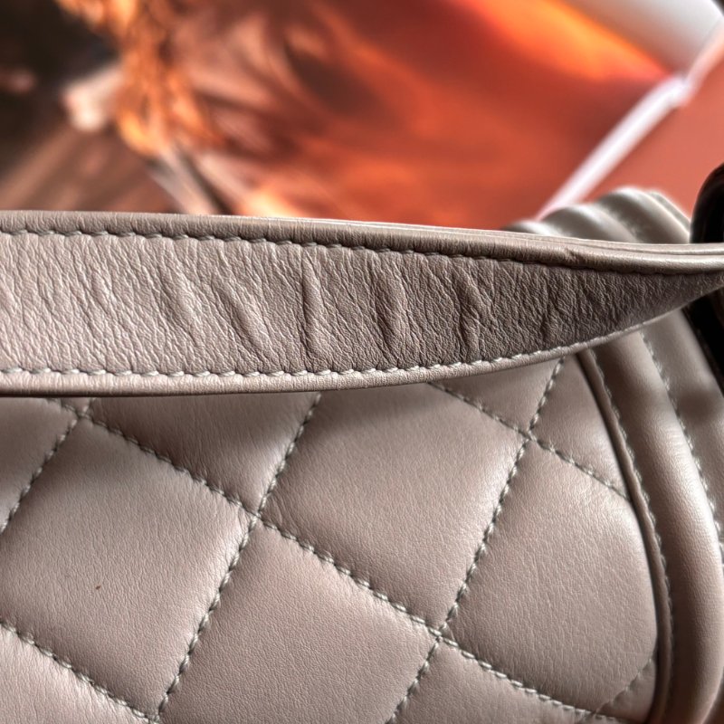 ::CHANEL:: BOY 28 限量款灰色菱格羊皮金釦 金鍊肩背斜背包-15