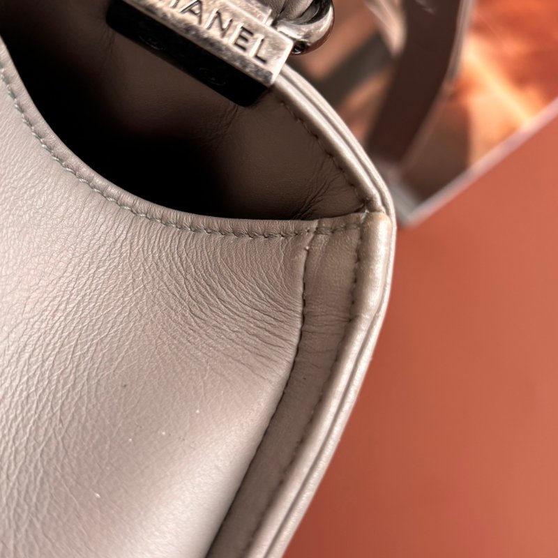 ::CHANEL:: BOY 28 限量款灰色菱格羊皮金釦 金鍊肩背斜背包-22