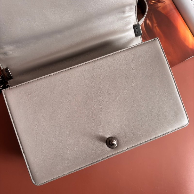 ::CHANEL:: BOY 28 限量款灰色菱格羊皮金釦 金鍊肩背斜背包-30