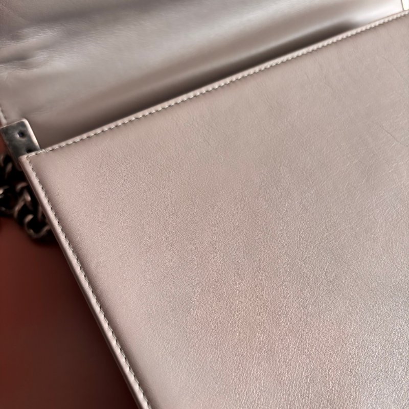 ::CHANEL:: BOY 28 限量款灰色菱格羊皮金釦 金鍊肩背斜背包-32