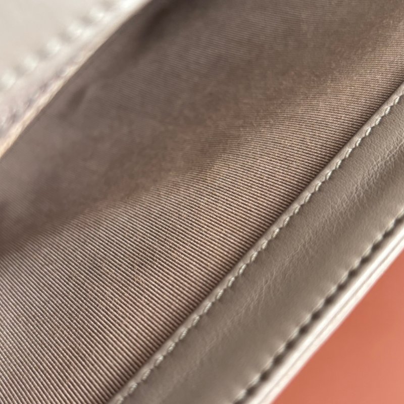 ::CHANEL:: BOY 28 限量款灰色菱格羊皮金釦 金鍊肩背斜背包-42