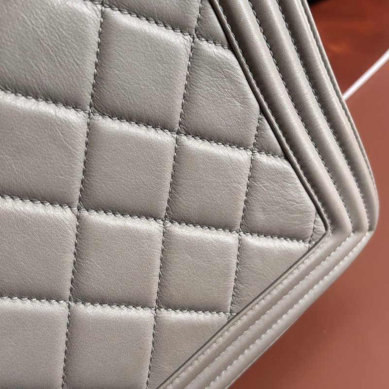 ::CHANEL:: BOY 28 限量款灰色菱格羊皮金釦 金鍊肩背斜背包-49