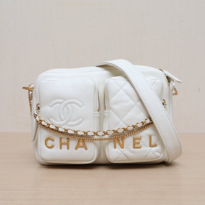 CHANEL 白色牛皮晶片開金扣22c早春雙口袋炸藥包相機包金屬鏈條郵差包肩背包-1