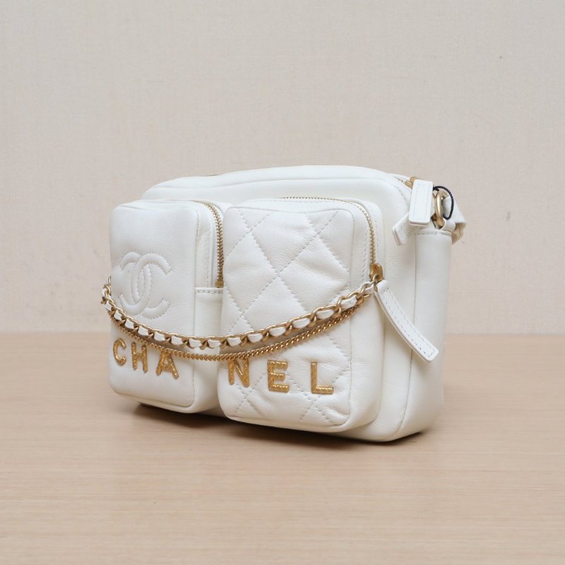 CHANEL 白色牛皮晶片開金扣22c早春雙口袋炸藥包相機包金屬鏈條郵差包肩背包-3