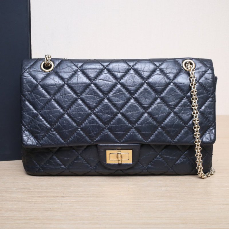 CHANEL 2.55口蓋包MAXI31.5黑色牛皮17開金扣肩背包-0