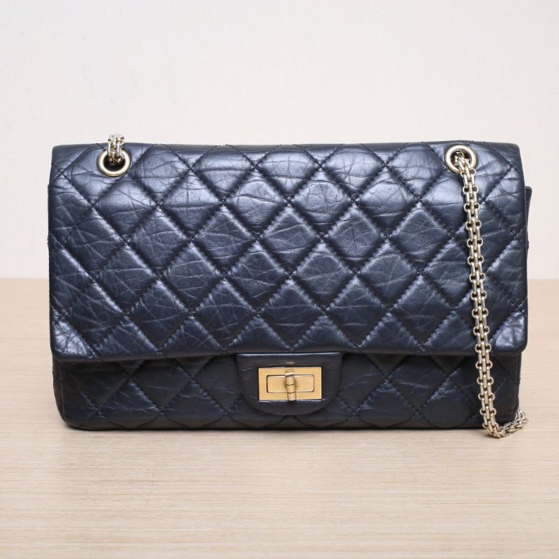 CHANEL 2.55口蓋包MAXI31.5黑色牛皮17開金扣肩背包-1