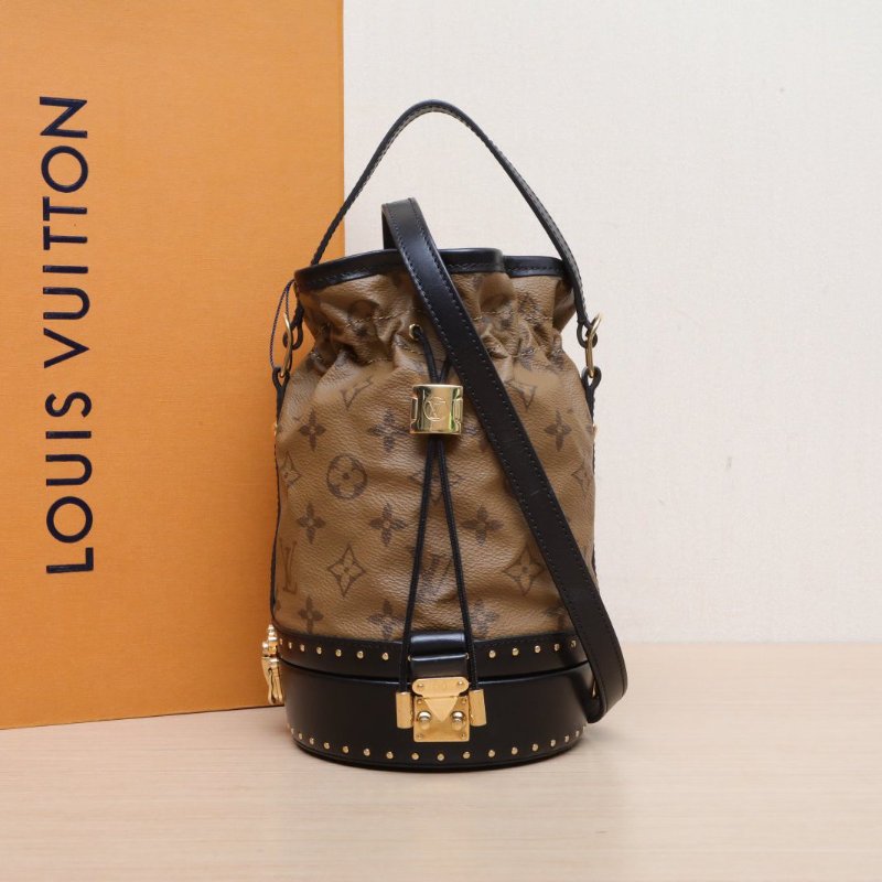 LOUIS VUITTON 老花PVC金扣2017Petitnoe秀款水桶肩背包-0