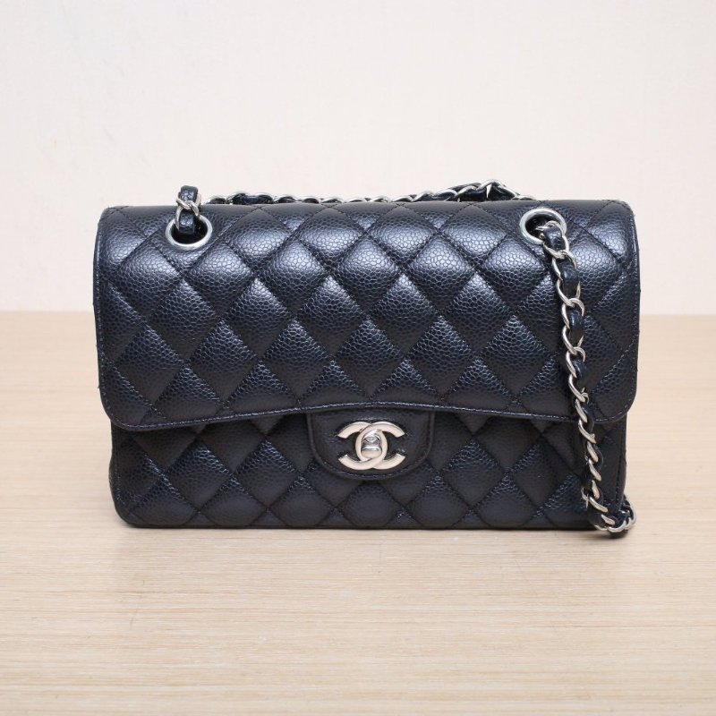 CHANEL CF口蓋包小號23黑色荔枝牛皮29開銀扣菱格紋肩背包-1