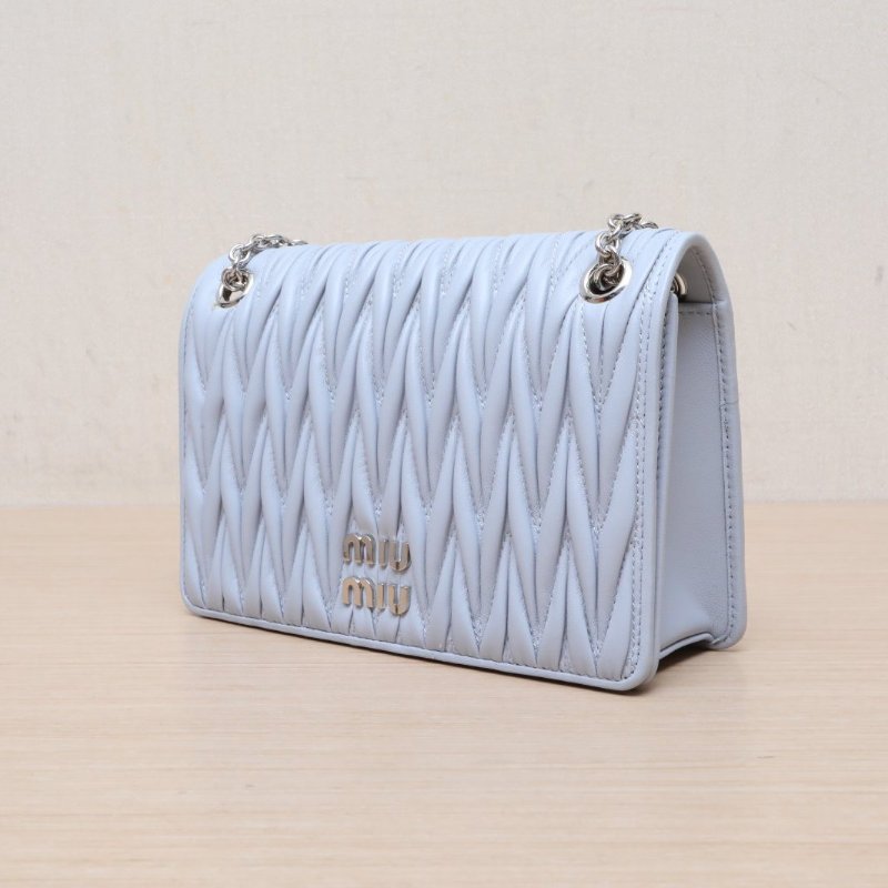 MIU MIU 淺藍色羊皮Matelasse系列褶皺金屬LOGO標誌水晶鏈條斜挎包新款肩背包-2