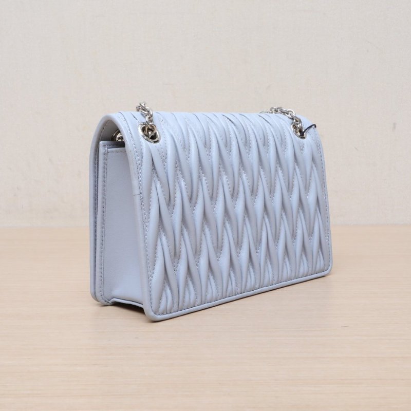 MIU MIU 淺藍色羊皮Matelasse系列褶皺金屬LOGO標誌水晶鏈條斜挎包新款肩背包-4