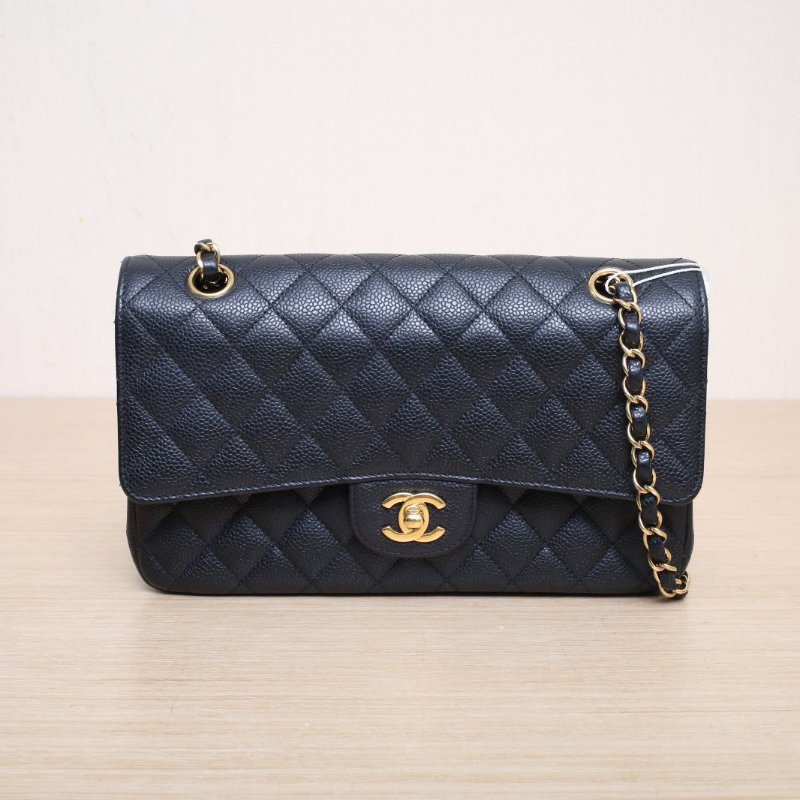 CHANEL CF口蓋包中號25.5黑色荔枝牛皮28開金扣肩背包-1