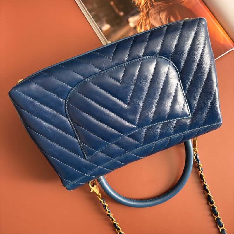 ::CHANEL:: 藍色牛皮山型紋 CocoHandle 28 手提 斜背 兩用包-3