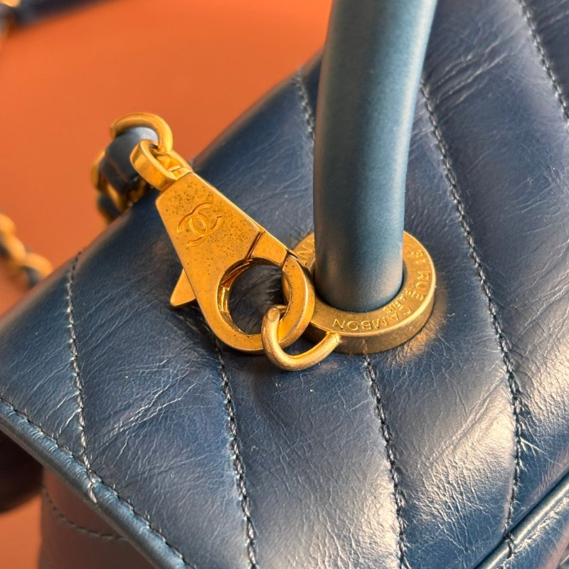 ::CHANEL:: 藍色牛皮山型紋 CocoHandle 28 手提 斜背 兩用包-16