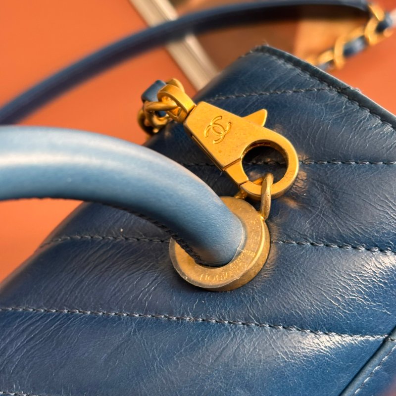 ::CHANEL:: 藍色牛皮山型紋 CocoHandle 28 手提 斜背 兩用包-17