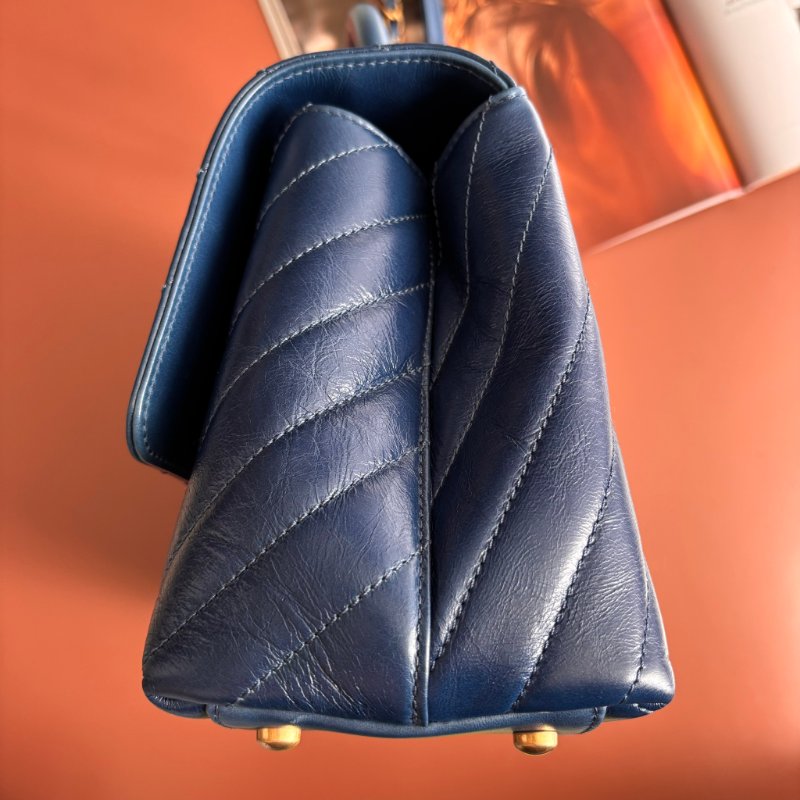 ::CHANEL:: 藍色牛皮山型紋 CocoHandle 28 手提 斜背 兩用包-40