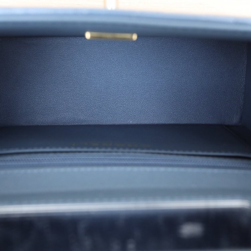 CHANEL 23K手柄醫生盒子包帶鏡子18.5藍色牛皮晶片開淺金扣金屬皮手柄肩背包-2