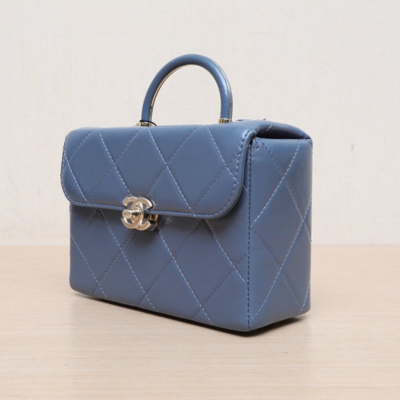 CHANEL 23K手柄醫生盒子包帶鏡子18.5藍色牛皮晶片開淺金扣金屬皮手柄肩背包-3