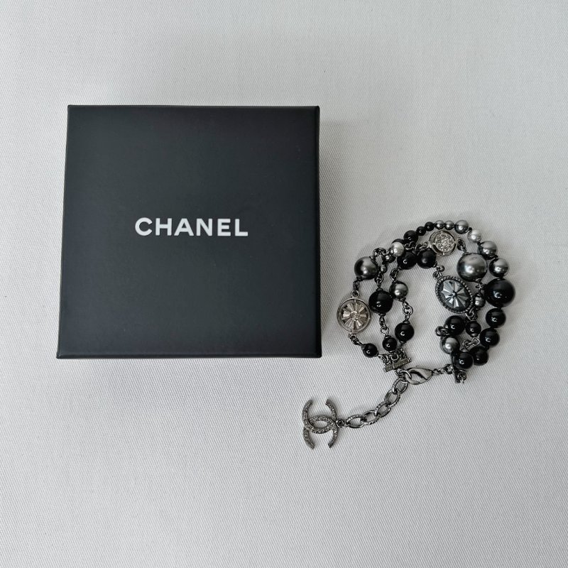 CHANEL 黑銀珠飾手鍊-1