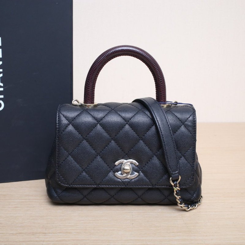 CHANEL CocoHandleMini19黑色荔枝牛皮晶片開淺金扣蜥蜴壓紋手柄肩背包-0