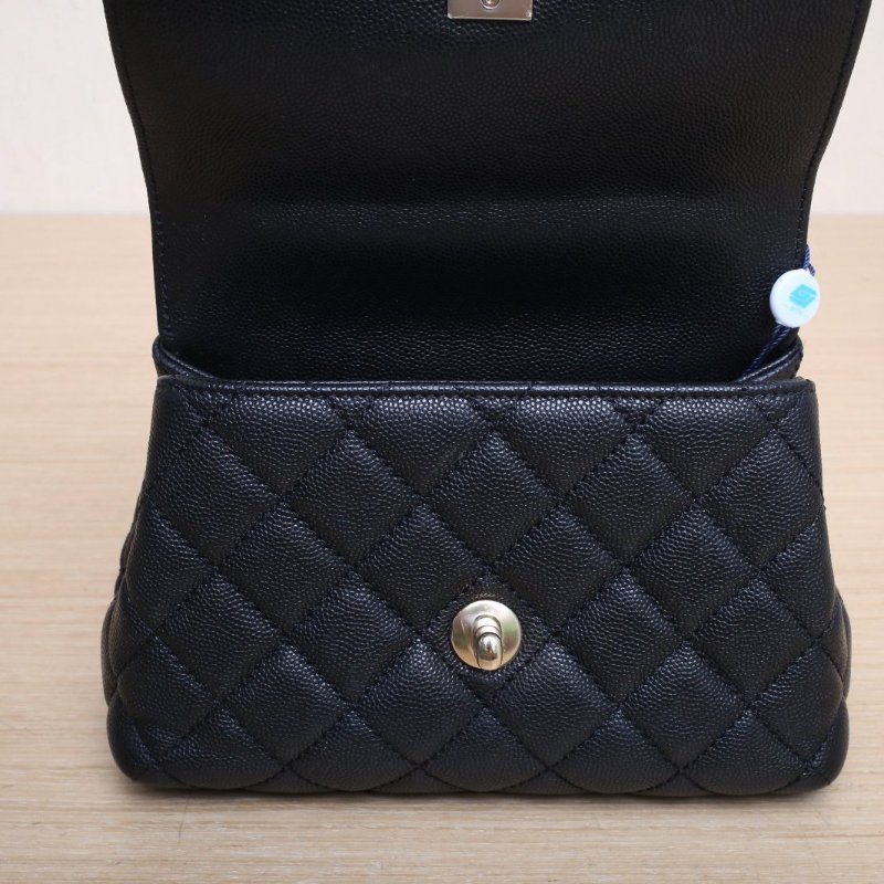CHANEL CocoHandleMini19黑色荔枝牛皮晶片開淺金扣蜥蜴壓紋手柄肩背包-3