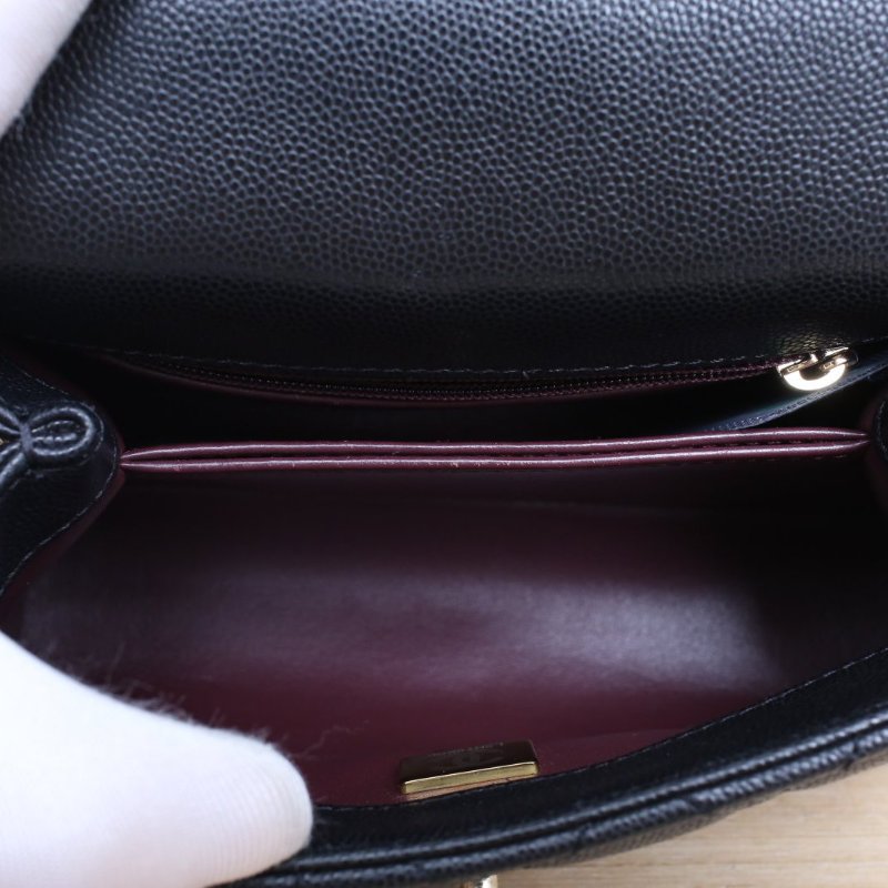 CHANEL CocoHandleMini19黑色荔枝牛皮晶片開淺金扣蜥蜴壓紋手柄肩背包-4