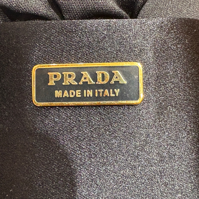 【經典極簡・時尚收藏】PRADA 黑色牛皮保齡球包|全皮革設計|搭配金屬鎖頭與原廠卡件|義式摩登復古風格首選-9
