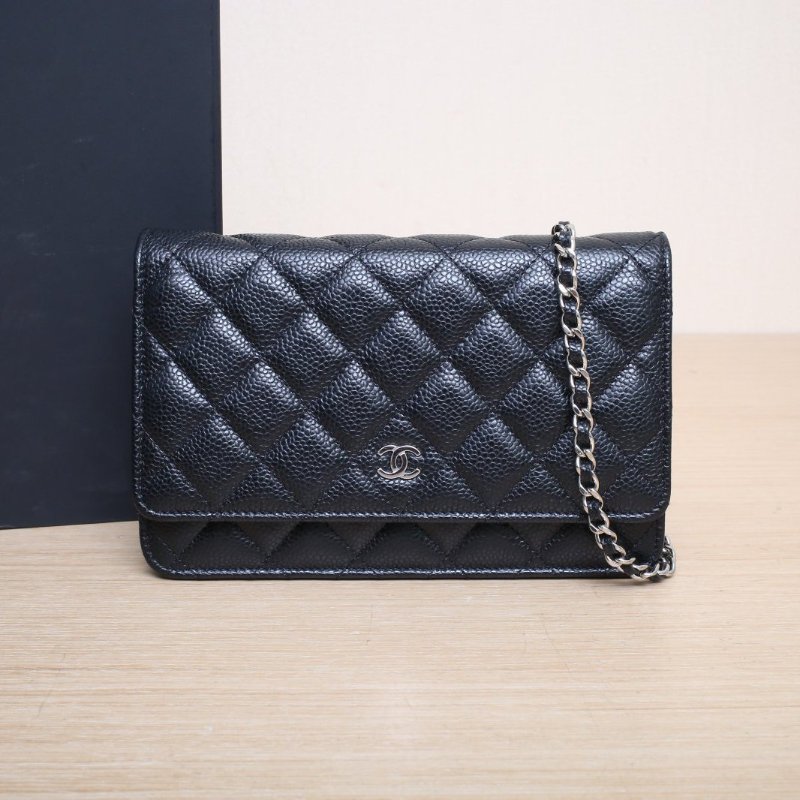 CHANEL CFWOC19黑色荔枝牛皮晶片開銀扣肩背包-0