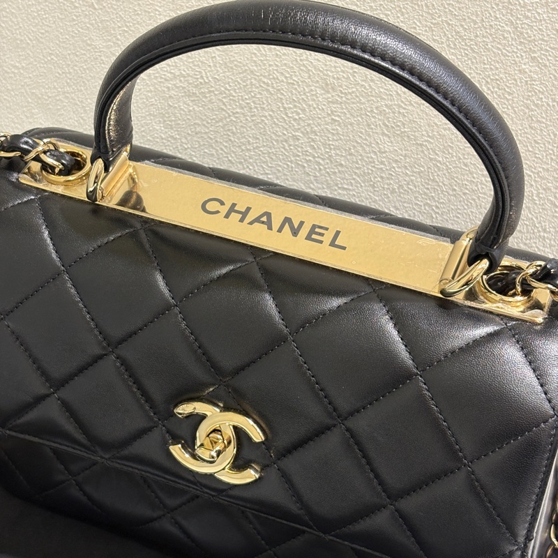 Chanel Trendy cc黑羊皮淡金釦手提斜背包-4
