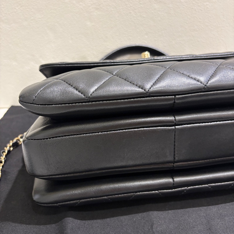 Chanel Trendy cc黑羊皮淡金釦手提斜背包-6