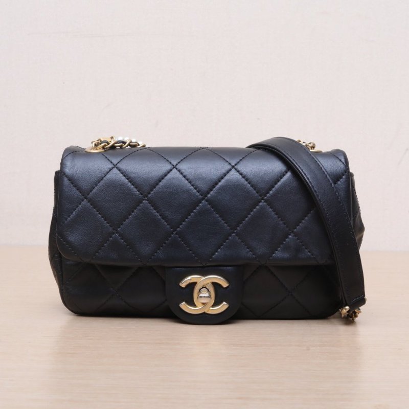 CHANEL 20B口蓋包20黑色羊皮30開金扣珍珠皮穿雙鏈肩背包-1